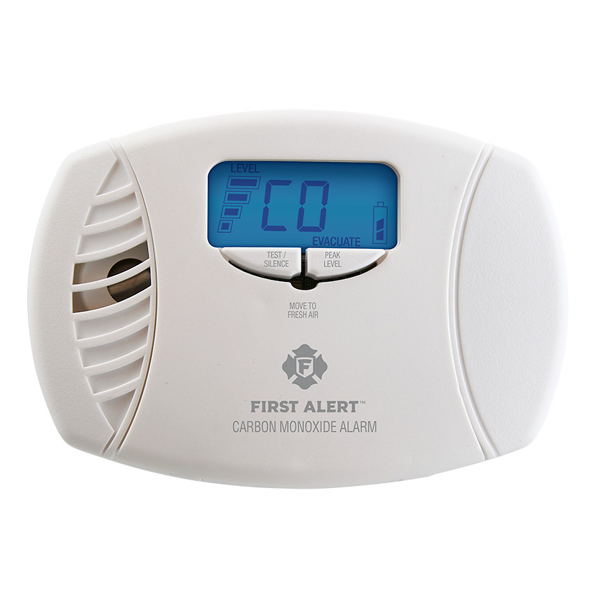 First Alert Plug-In Carbon Monoxide Alarm with Battery Backup & Backlit Digital Display - CO615 (1039746)