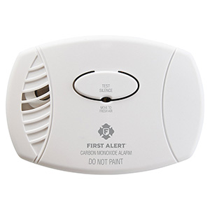 First Alert CO605 Plug-In Carbon Monoxide Alarm with Battery Backup (1039734)